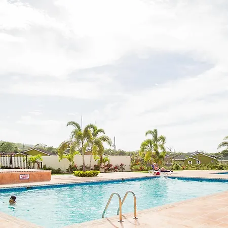 La Casa De Playa Ocho Rios Villa